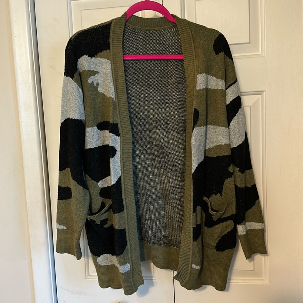 Women’s Camo Caridgan Small